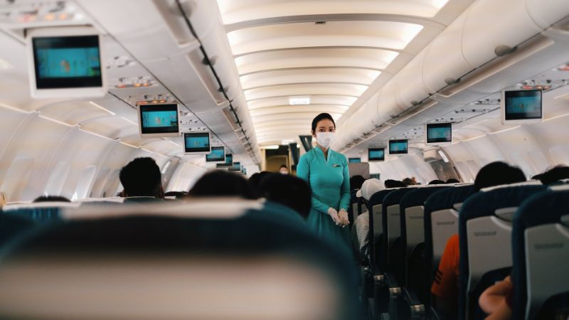 Tips to avoid getting bored while taking a long flight